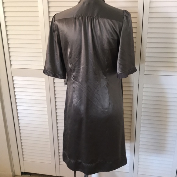 BCBG MAXAZRIA charcoal grey 100% silk dress,faux wrap bodice pleat sleeve detail - Picture 5 of 11